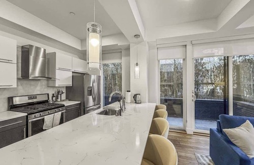 Olde Kensington Apartment | Stylish 2BD | Sleeps 8 | Northern Liberties