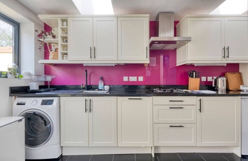 Oxford House | Stylish 2BD with Private Garden and Sauna