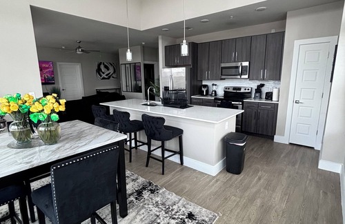 Barker Apartment | Stylish 2BDR w/Attached Garage