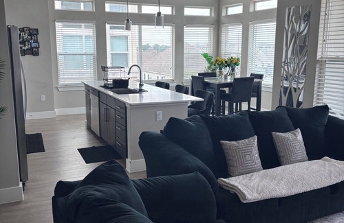 Barker Apartment | Stylish 2BDR w/Attached Garage