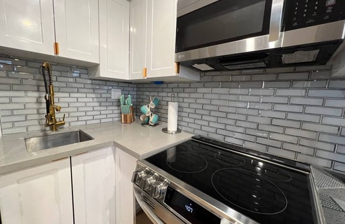Fairbank House | Stylish 2BDRM 3BED