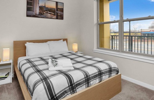 Fairfax Apartment | Stylish 2Bedroom Deluxe Central Fairfax- Free Parking