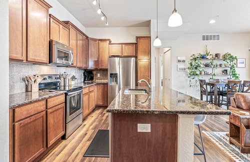 Meridian Condo | Stylish 2BR/2BA Condo w/Garage for Business & Leisure