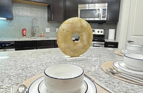 Wetmore Apartment | Stylish 2BR – 2mi to Six Flags,La Cantera & Dining