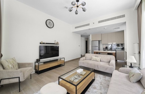 Madinat Zayed Apartment | Stylish 2BR | Creek Grove | Near Downtown
