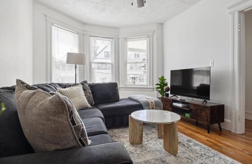 Jersey City Apartment | Stylish 2BR Apartment Near NYC