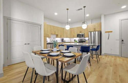 Far North Dallas Apartment | Stylish 2BR Apartment, Near Galleria Dallas, Free Parking, Gym & Pool