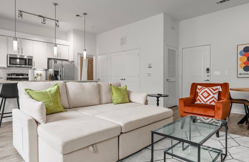 Montopolis Apartment | Stylish 2BR Apartment! Pool, Gym & Prime Location Near Downtown & Airport