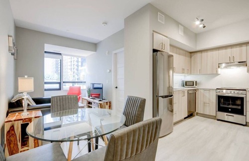 Centretown Apartment | Stylish 2BR Apt w/Cinema, GYM, & Skyline Views!