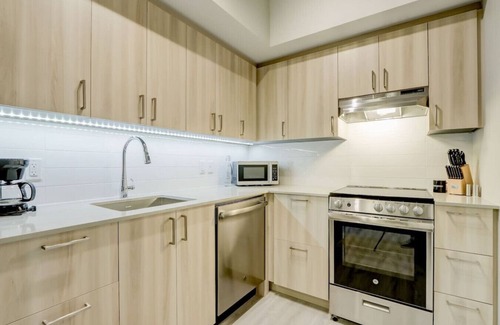 Centretown Apartment | Stylish 2BR Apt w/Cinema, GYM, & Skyline Views!