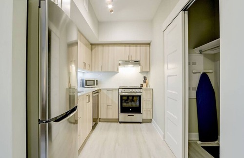 Centretown Apartment | Stylish 2BR Apt w/Cinema, GYM, & Skyline Views!