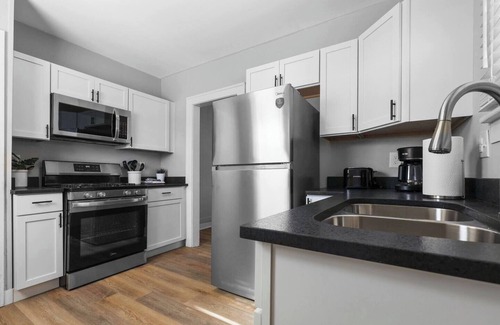 Indianapolis House | Stylish - 2BR - Bates-Hendricks - Near Downtown