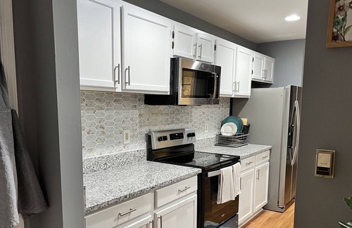 Lake Arbor Condo | Stylish 2BR condo near University of Maryland Capital Region Medical Center