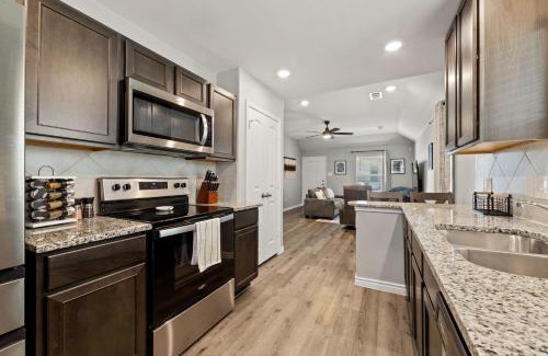 Fort Worth House | Stylish 2BR -Fenced Yard, Grill, TV- Pet Friendly