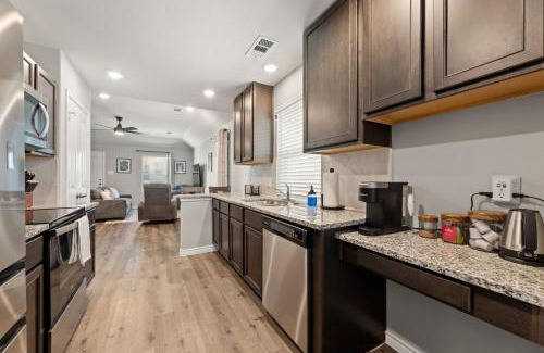Fort Worth House | Stylish 2BR -Fenced Yard, Grill, TV- Pet Friendly