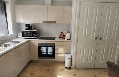 Wollongong CBD House | Stylish 2BR Flat 10min walk to Wollongong Hospital