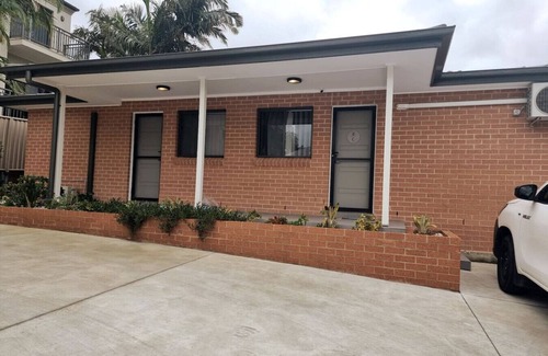Wollongong CBD House | Stylish 2BR Flat 10min walk to Wollongong Hospital