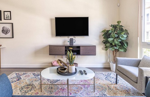 Hillsdale House | Stylish 2BR House in San Mateo with Garage