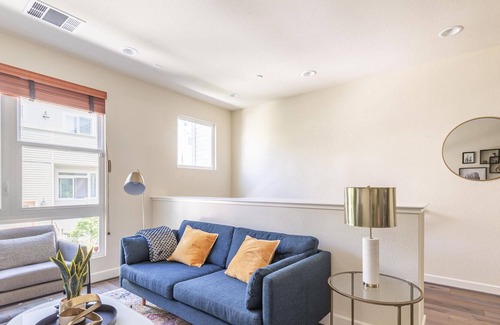 Hillsdale House | Stylish 2BR House in San Mateo with Garage
