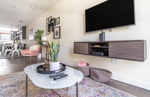 Hillsdale House | Stylish 2BR House in San Mateo with Garage