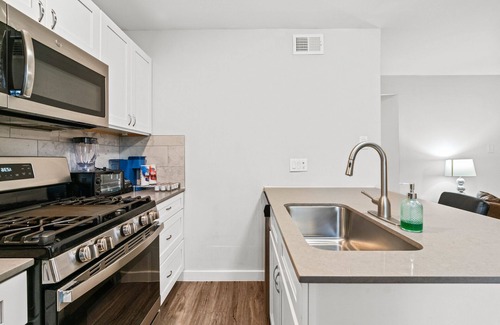 Highland Apartment | Stylish 2BR in Highland Austin TX 3697
