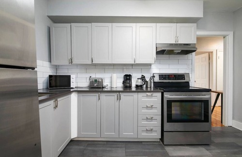 Cote-Des-Neiges—Notre-Dame-De-Grace Apartment | Stylish 2BR in Montreal