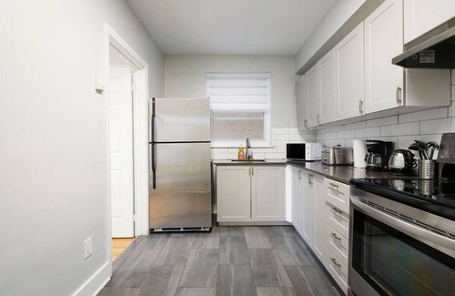 Cote-Des-Neiges—Notre-Dame-De-Grace Apartment | Stylish 2BR in Montreal