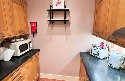 Govan Apartment | Stylish 2BR in unique Ibrox location nearby subway