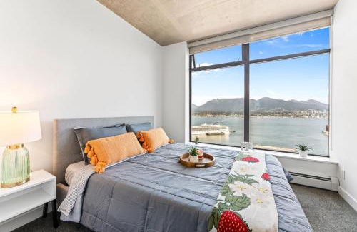 Gastown Apartment | Stylish 2BR Loft in Historic Gastown with Mountain Views