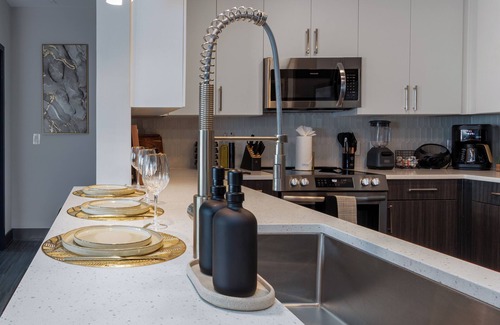 West End Apartment | Stylish 2BR Nashville Retreat – Near Shops, Dining, and Live Music