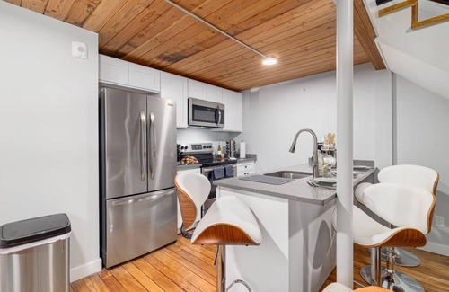 Providence Apartment | Stylish 2BR Near Brown, Dining, Nurses, Hospital