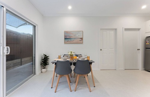 Hurstville House | Stylish 2BR Retreat | Walk to Dining & Transport