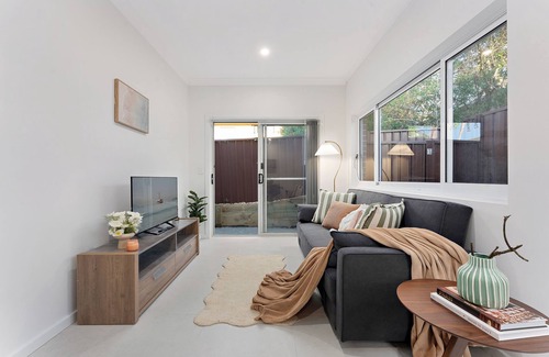 Hurstville House | Stylish 2BR Retreat | Walk to Dining & Transport