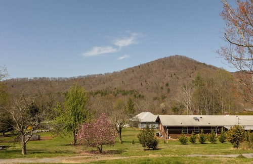 Asheville House | Stylish 2BR Retreat with Sunset Views Minutes from Downtown Asheville