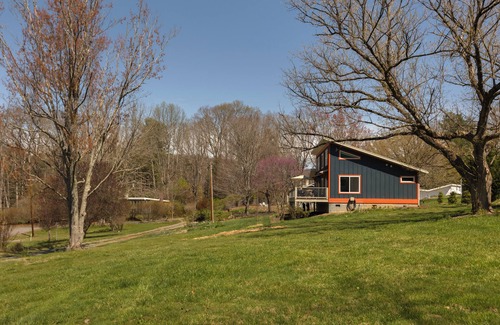 Asheville House | Stylish 2BR Retreat with Sunset Views Minutes from Downtown Asheville