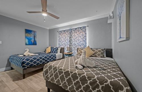 Neartown Apartment | Stylish 2BR Saltwater Pool