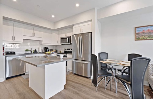 Fonthill Apartment | Stylish 2BR Suite on High Floor and Situated Close To Falls