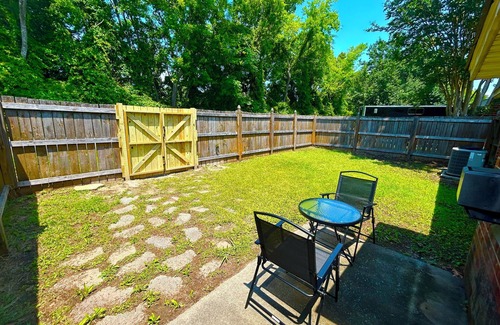 Greenville House | Stylish 2BR Townhome , Pet-Friendly, Parking, Near ECU!