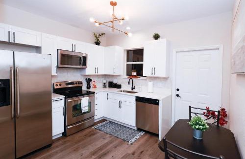 Bonita Shores Apartment | Stylish 2BR unit w/hot tub 5 mins from the beach!