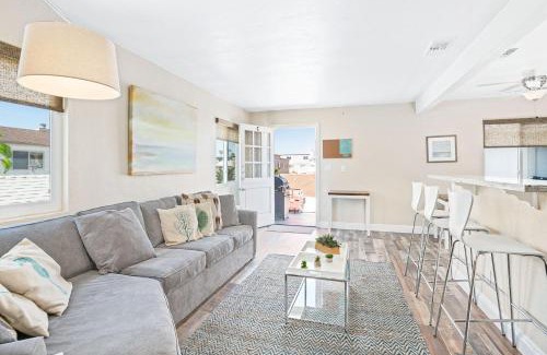 Balboa Peninsula House | Stylish 2Br Upstairs Cottage W Ac One House From Beach By Beachview Rentals