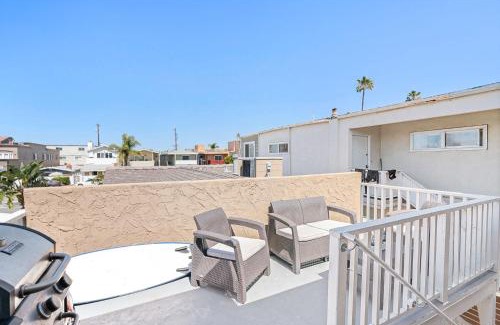 Balboa Peninsula House | Stylish 2Br Upstairs Cottage W Ac One House From Beach By Beachview Rentals
