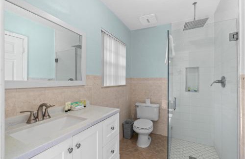Downtown Fort Lauderdale House | Stylish 2BR Villa full kitchen 10 mins from Beach