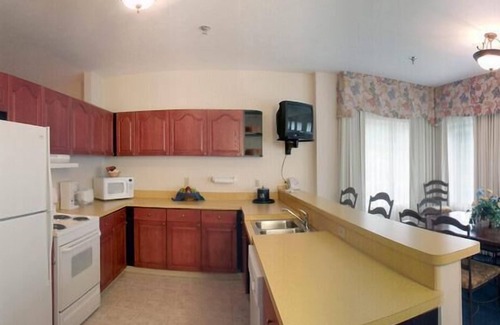 Mishawaka Resort | Stylish 2BR w/ Free WiFi, Resort Pool, Mini-Golf & 4 Miles to Notre Dame