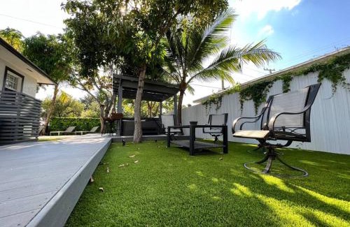 Buena Vista Apartment | Stylish 3/2 centrally located!
