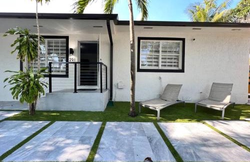 Buena Vista Apartment | Stylish 3/2 centrally located!