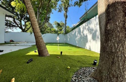 Buena Vista Apartment | Stylish 3/2 centrally located!