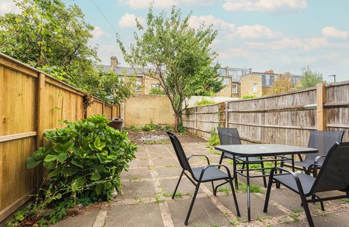 Chiswick House | Stylish 3 Bdr London Hideaway in Chiswick w/Wifi & 2 living rooms.