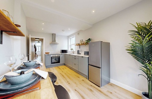 Cardiff City Centre House | Stylish 3-Bed, 2 Bath City Centre Gem in Cardiff | Walk to Stadiums & Shops