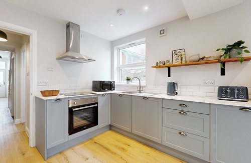 Cardiff City Centre House | Stylish 3-Bed, 2 Bath City Centre Gem in Cardiff | Walk to Stadiums & Shops