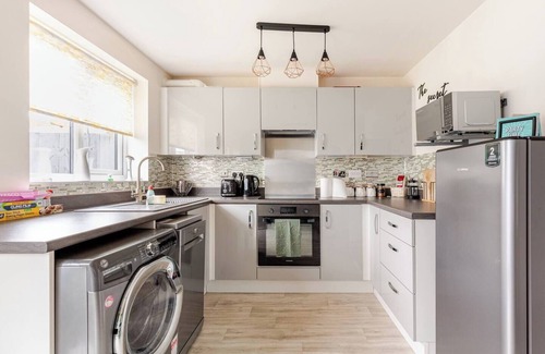 Everton House | Stylish 3 bed, 2 bath property next to LFC stadium